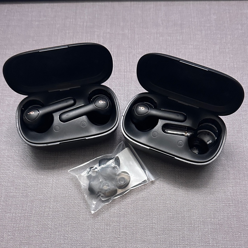 Soundcore - Wireless Black Earbud Headphones